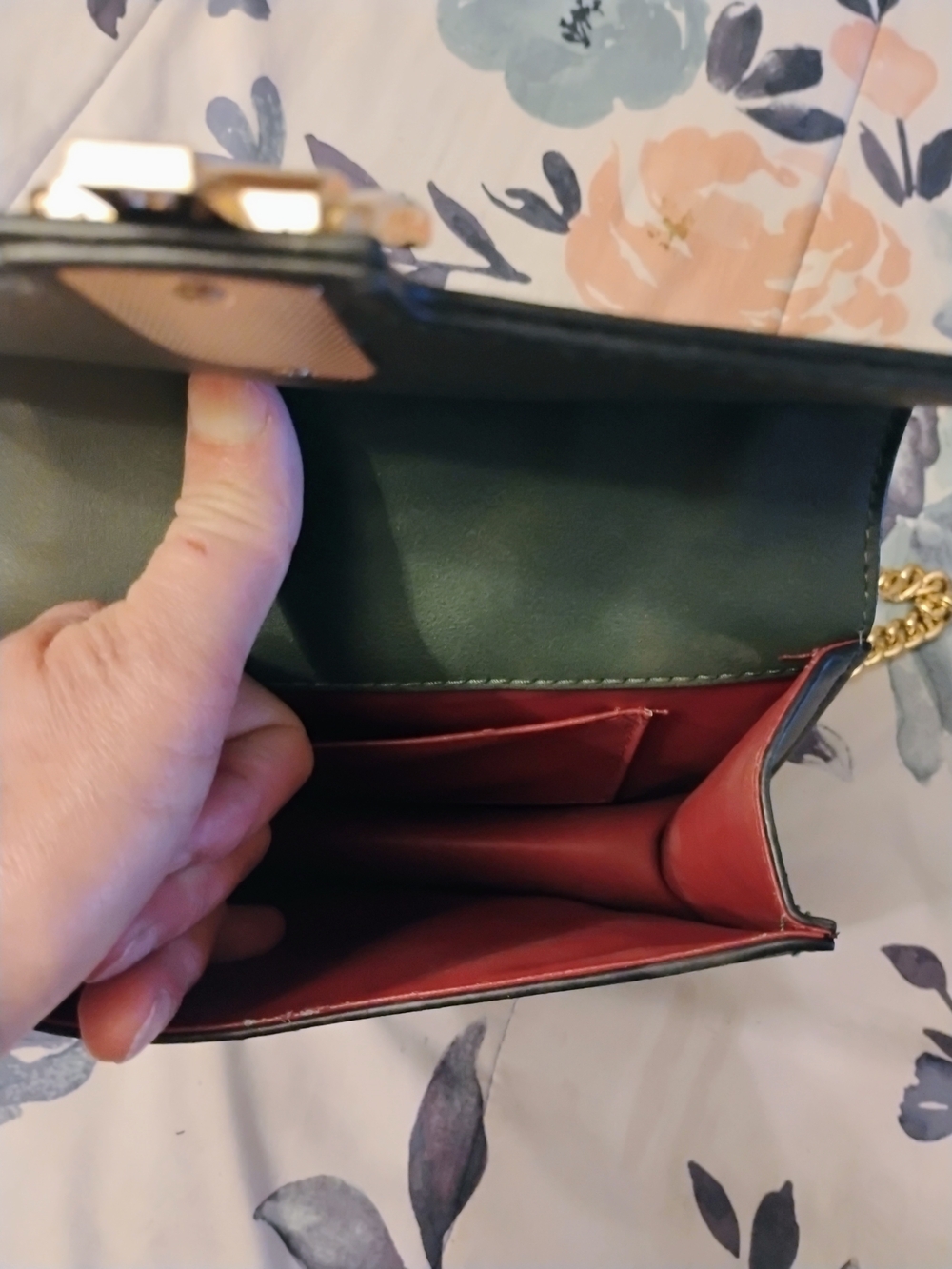 Green Leatherette Crossbody Bag with Gold Chain - Picture 4 of 6
